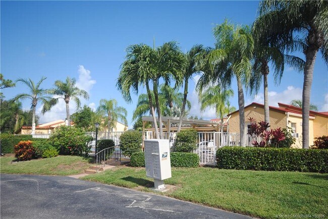 Building Photo - 5333 SE Miles Grant Rd