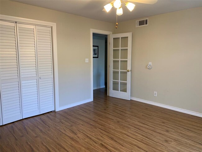 Building Photo - 13140 Trail Hollow Dr
