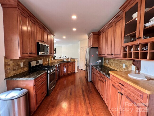 Building Photo - 1140 Torrence Cir