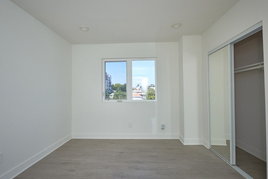 Building Photo - 125 N Mountain View Ave