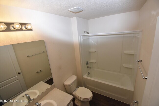 Building Photo - 70200 Roseapple Ct