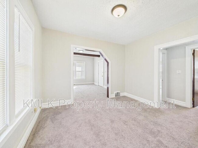 Building Photo - 533 Gage St