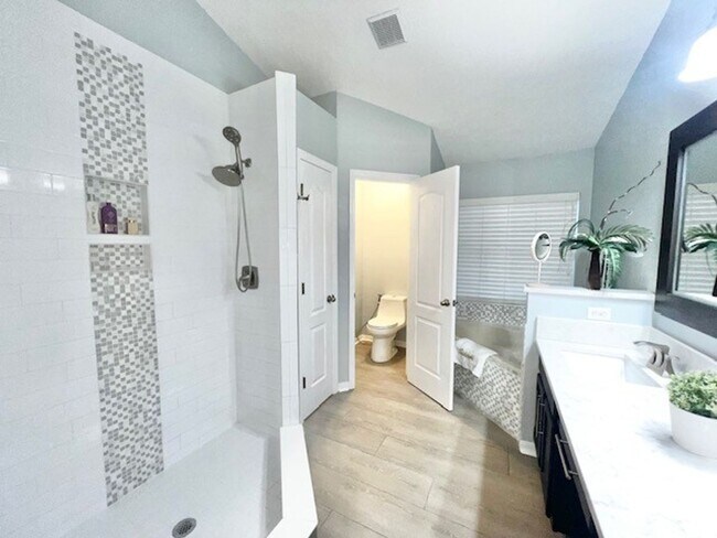 Building Photo - Lake Nona!! Spectacular 4X2 in Gated Nona Crest! All tile flooring!! 2 car garage! Move in April ...