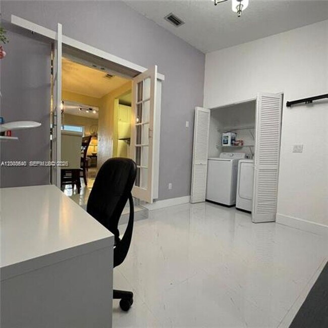 Building Photo - 1380 SW 11th St