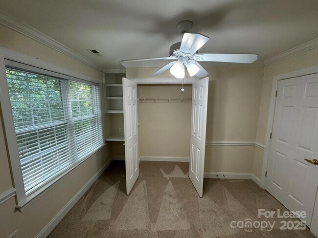 Building Photo - 7127 Weddington Brook Dr