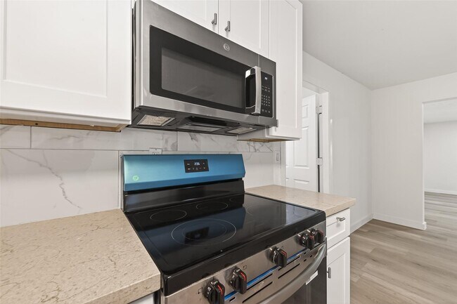 Building Photo - 815 Brooks Ave