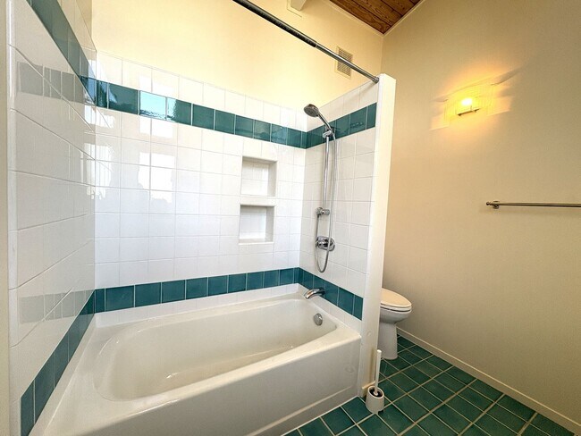 Building Photo - Beautifully Updated 5-Bedroom Home coming ...