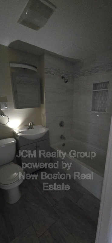 Building Photo - 86 Main St