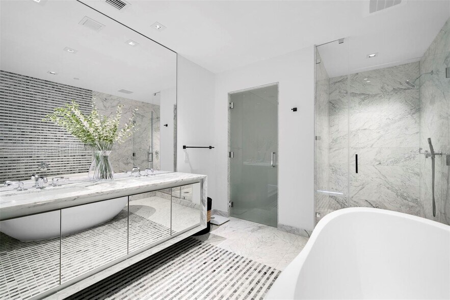 Building Photo - 788 NE 23rd St