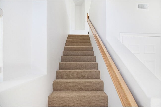 Building Photo - 2 Bedroom Condo in the Breakers!