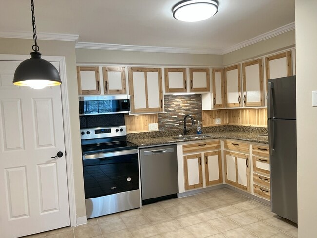 Building Photo - 8 Northbrook Dr