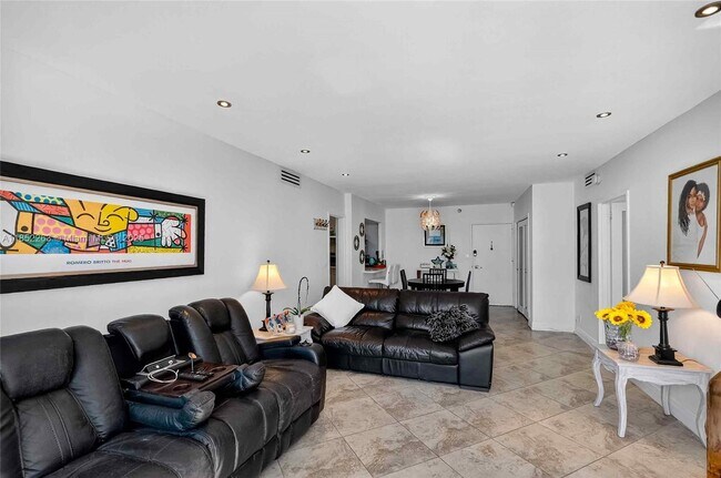 Building Photo - 5700 Collins Ave