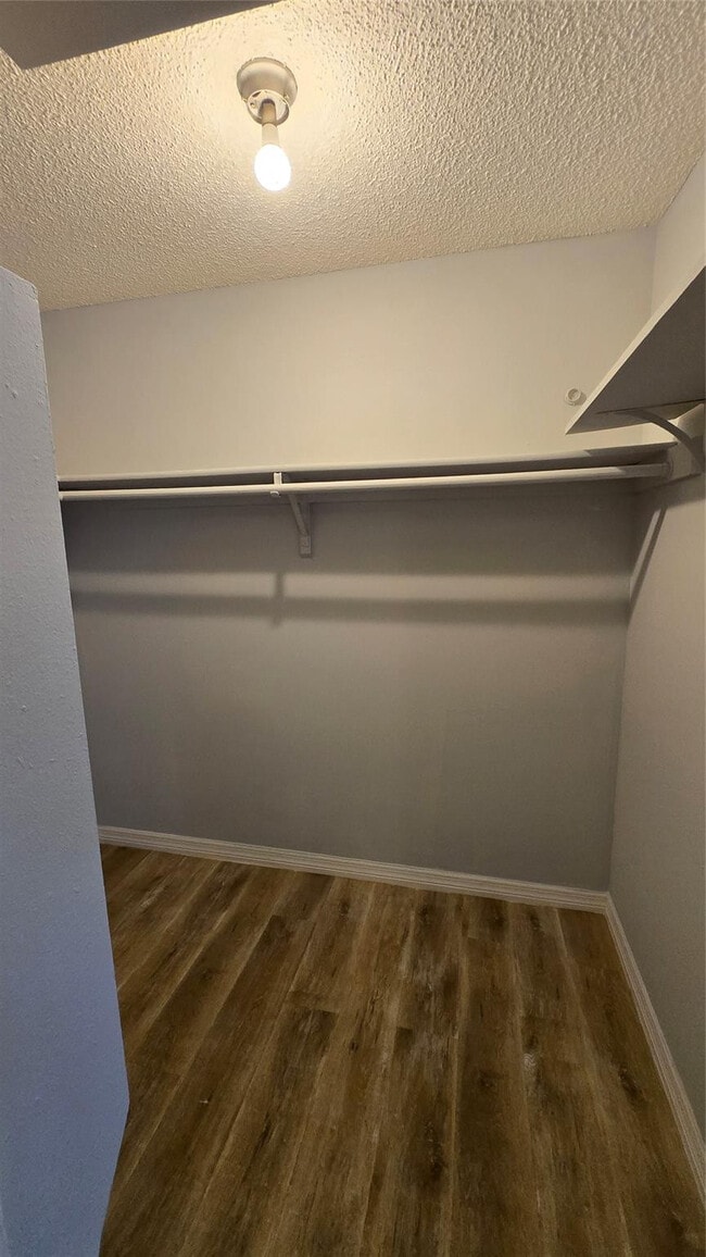 Building Photo - 416 Lakeside Dr