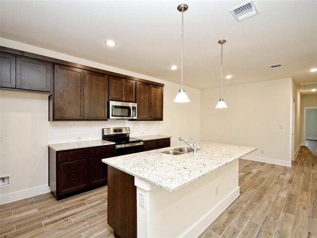 Building Photo - 406 Parkline Dr