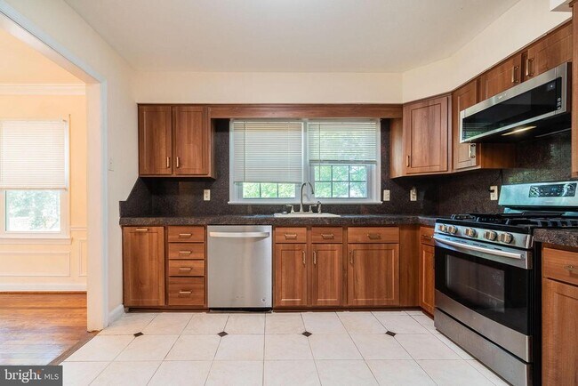 Building Photo - 3548 S George Mason Dr