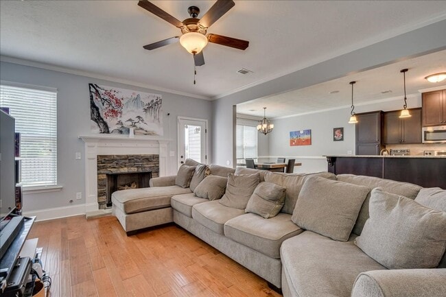 Building Photo - 4 bed, 2.5 bath home on corner lot with 2 car garage and fenced in back yard