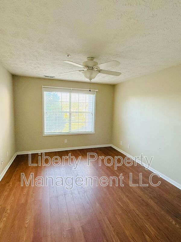 Building Photo - 274 Waterdown Dr