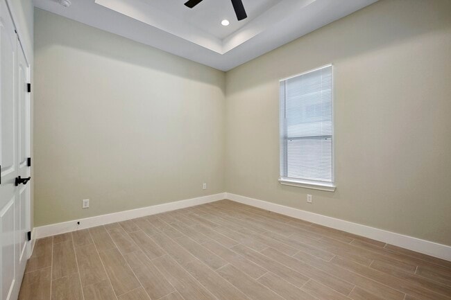 Building Photo - 70 Wyndemere Dr