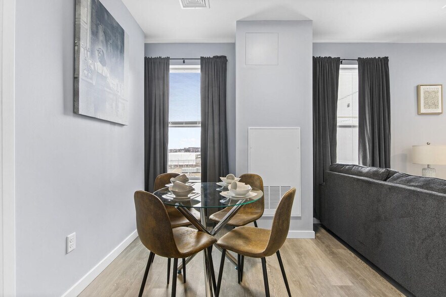 Building Photo - 95 Broadway-SI ID1240372P