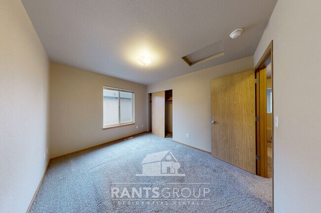 Building Photo - 8014 Bedford Ln SE