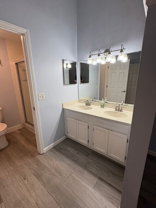 Building Photo - 6 Santiago Ct