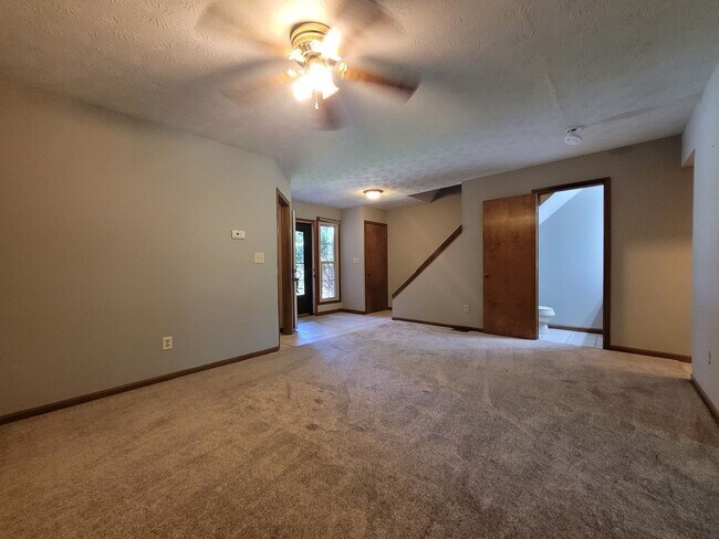 Building Photo - 3 Bedroom, 2.5 Bath Townhouse in Beavercreek!