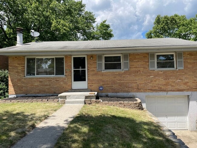 Building Photo - Amazing 3 bedroom 2 bathroom house availab...