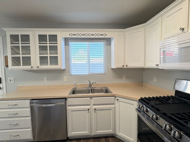 Building Photo - Furnished Housing