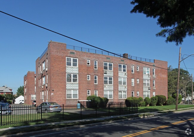 Primary Photo - Phillips House Apartments