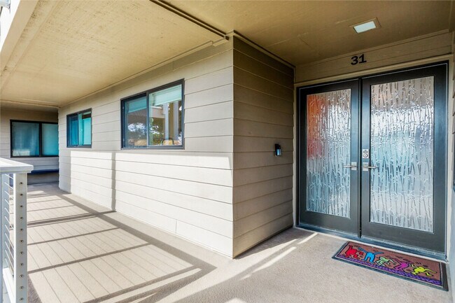 Building Photo - 233 S Helix Ave