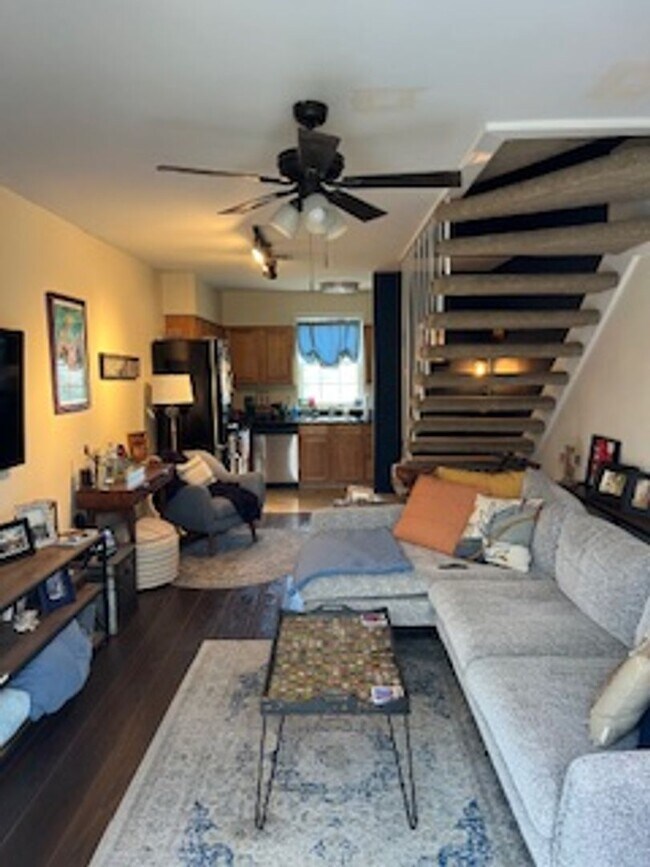 Building Photo - 301 Seattle St