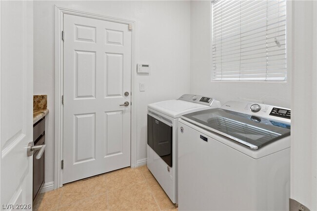 Building Photo - 11283 La Madre Ridge Dr