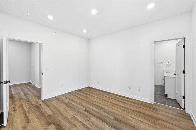 Building Photo - 5924 S Congress Ave