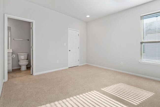 Building Photo - 213 Mayney Ln.