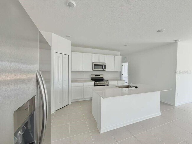 Building Photo - 3354 Alexander Dr