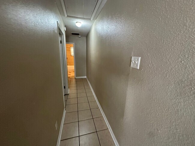 Building Photo - 977 Pope St