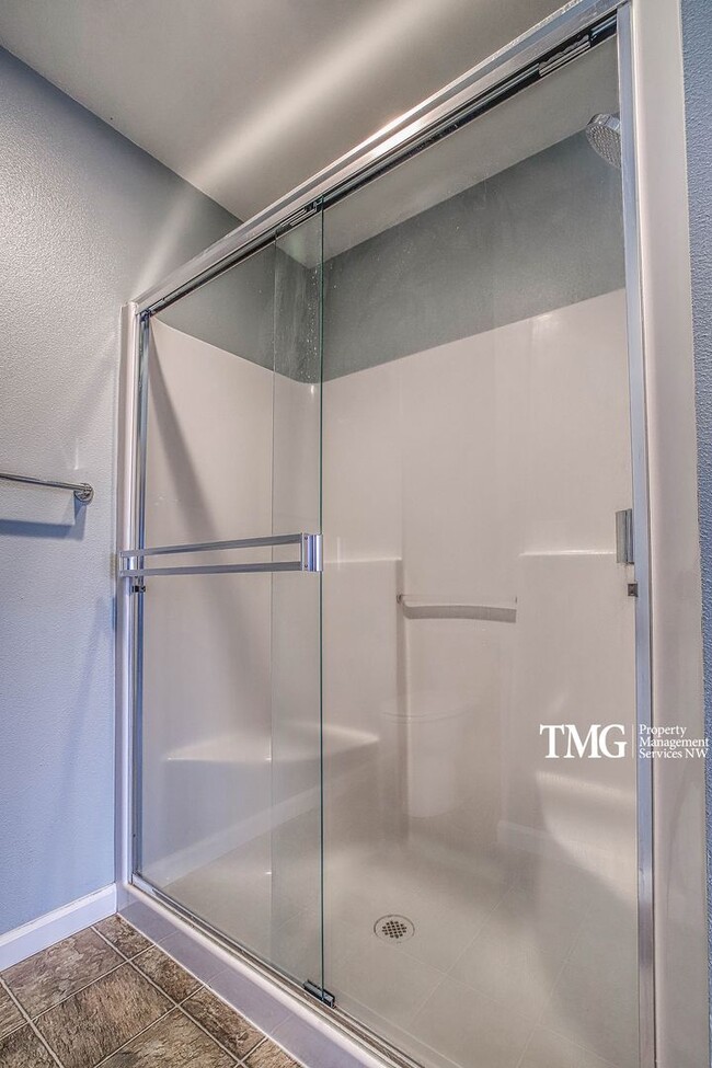 Building Photo - Spacious 4  BD Home with Modern Upgrades in Vancouver