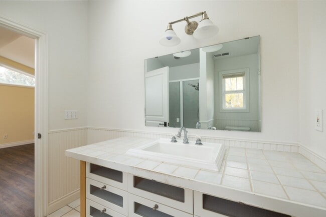 Building Photo - Remodeled & Charming 4 bed/3 bath w/ Yard and Hot Tub