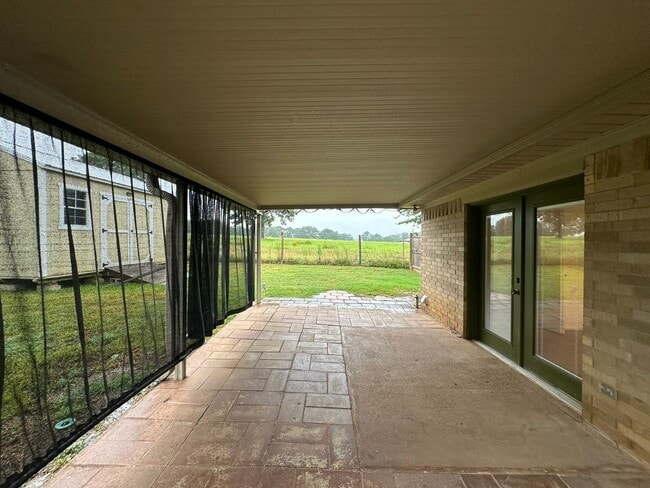 Building Photo - Coming Soon! 3 Bedroom 2 Bath in Whitehous...