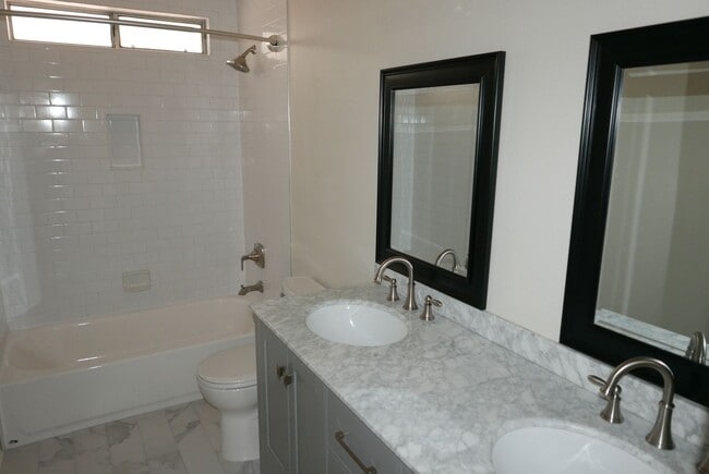 Building Photo - Updated home in Riverside's Hawarden Hills community