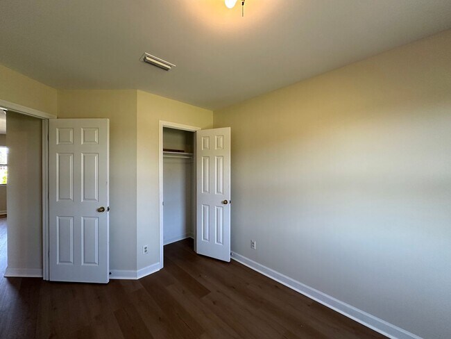 Building Photo - 627 Plymouth St