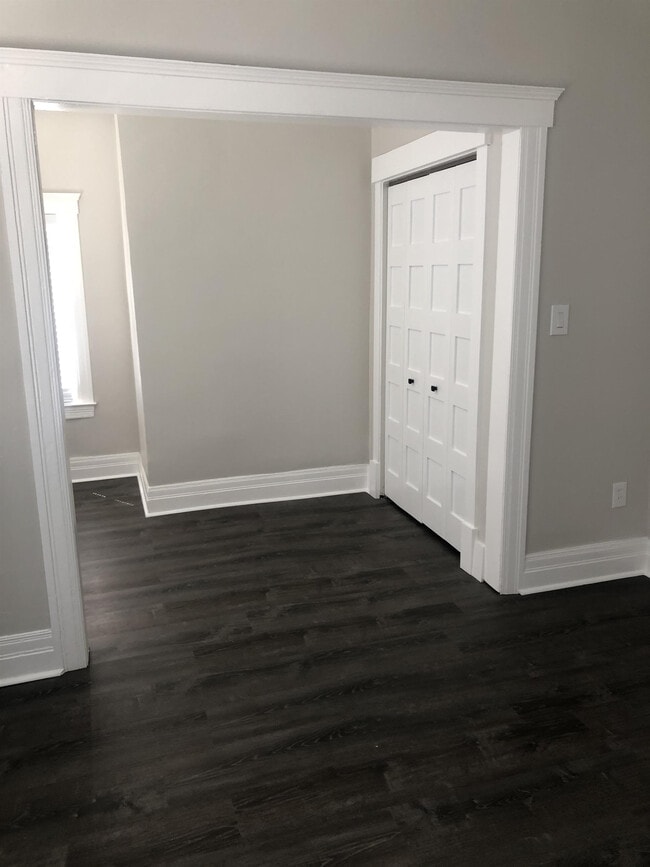 Building Photo - 946 W Alexandrine St