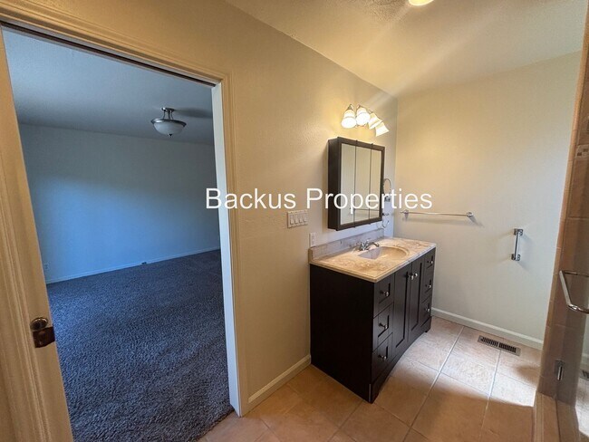 Building Photo - 209 La Mesa Dr