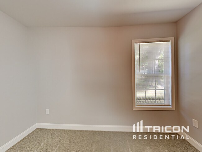 Building Photo - 708 Deaton St