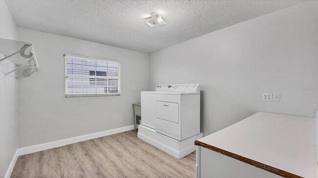 Building Photo - 120 Sands Pt Dr