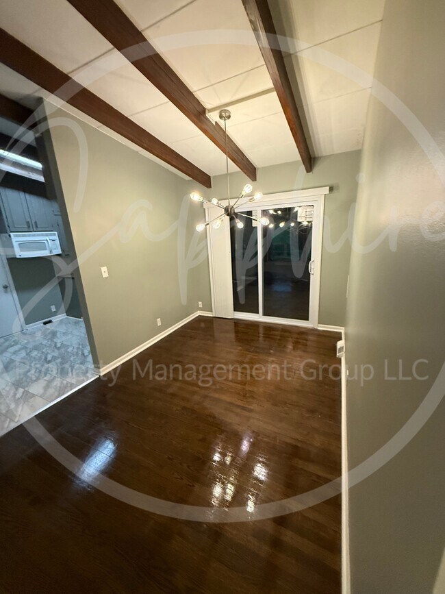 Building Photo - 2815 S Collin Ave