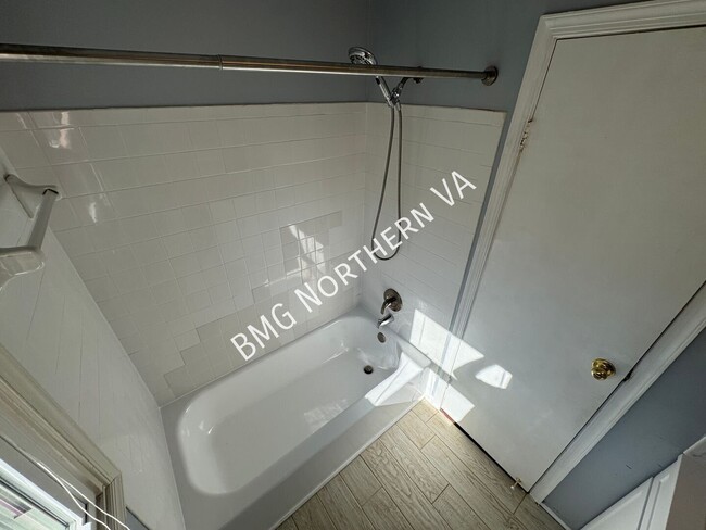Building Photo - 7343 Rokeby Dr