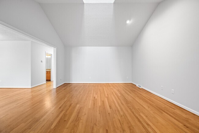 Building Photo - Main Level 2 Bedroom