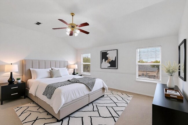 Building Photo - 415 Hidden Ridge Dr