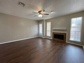 Building Photo - AVAILABLE NOW 2 BEDROOM 1.5 BATH TOWNHOME ...